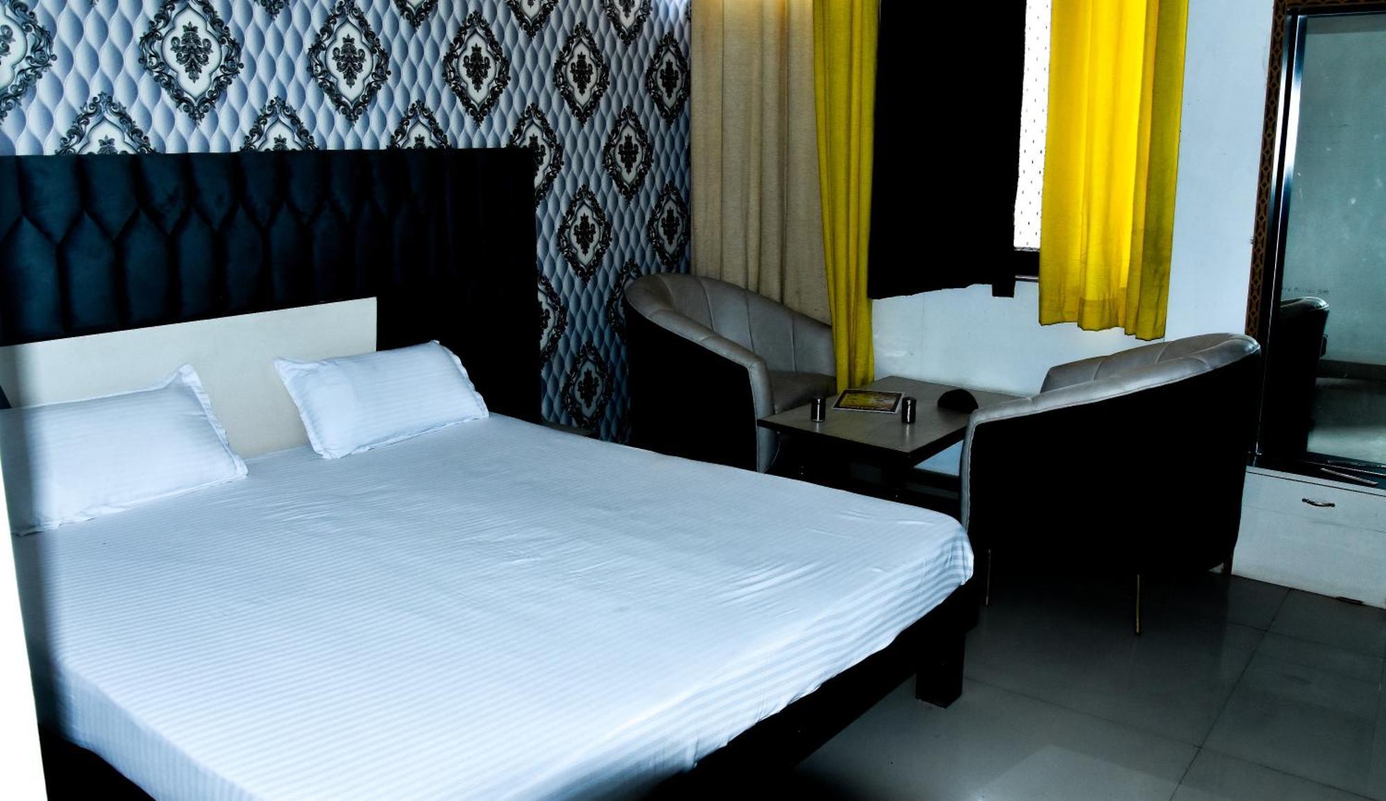 Sangam Hotel Chirawa Extérieur photo