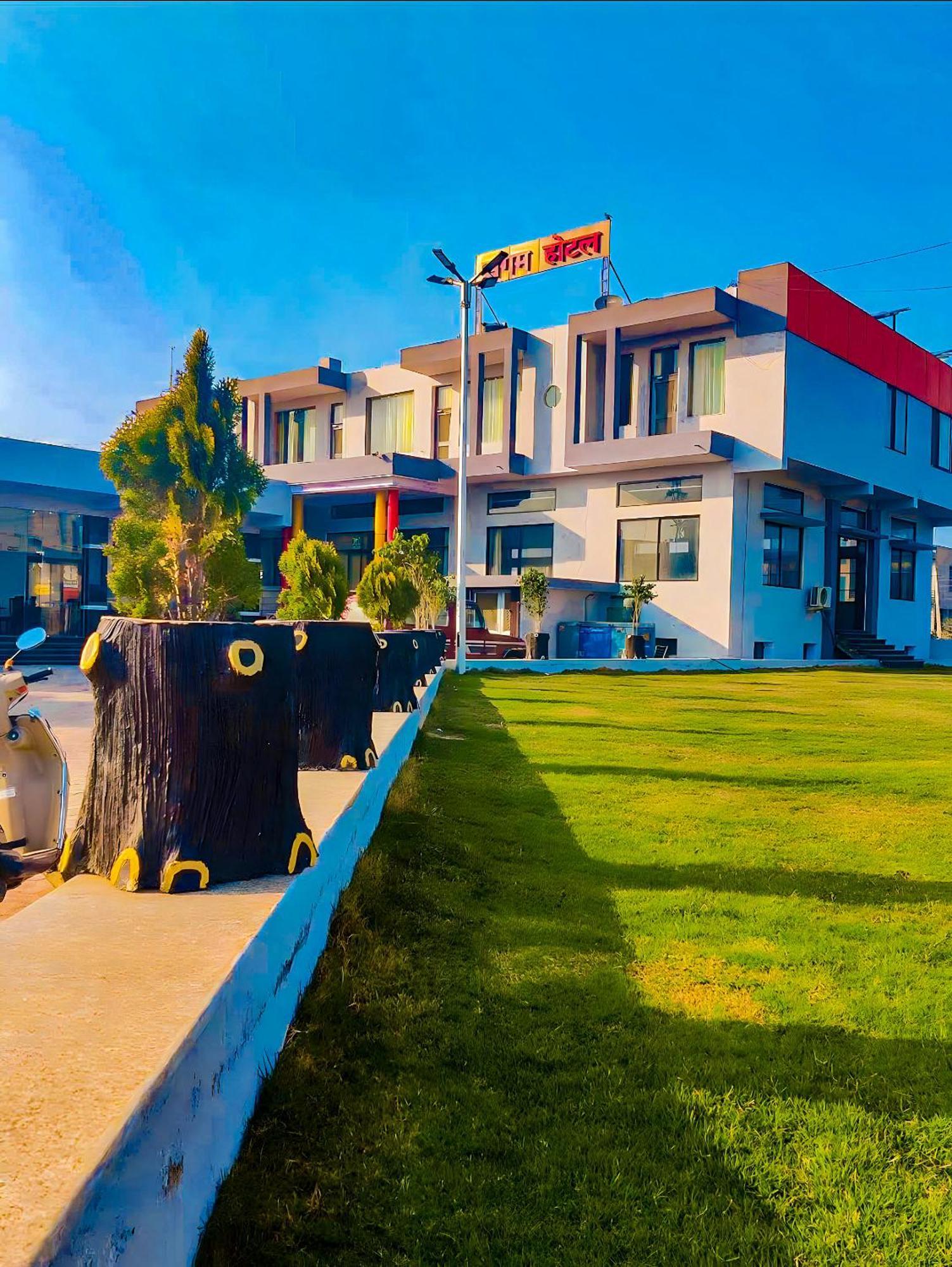 Sangam Hotel Chirawa Extérieur photo