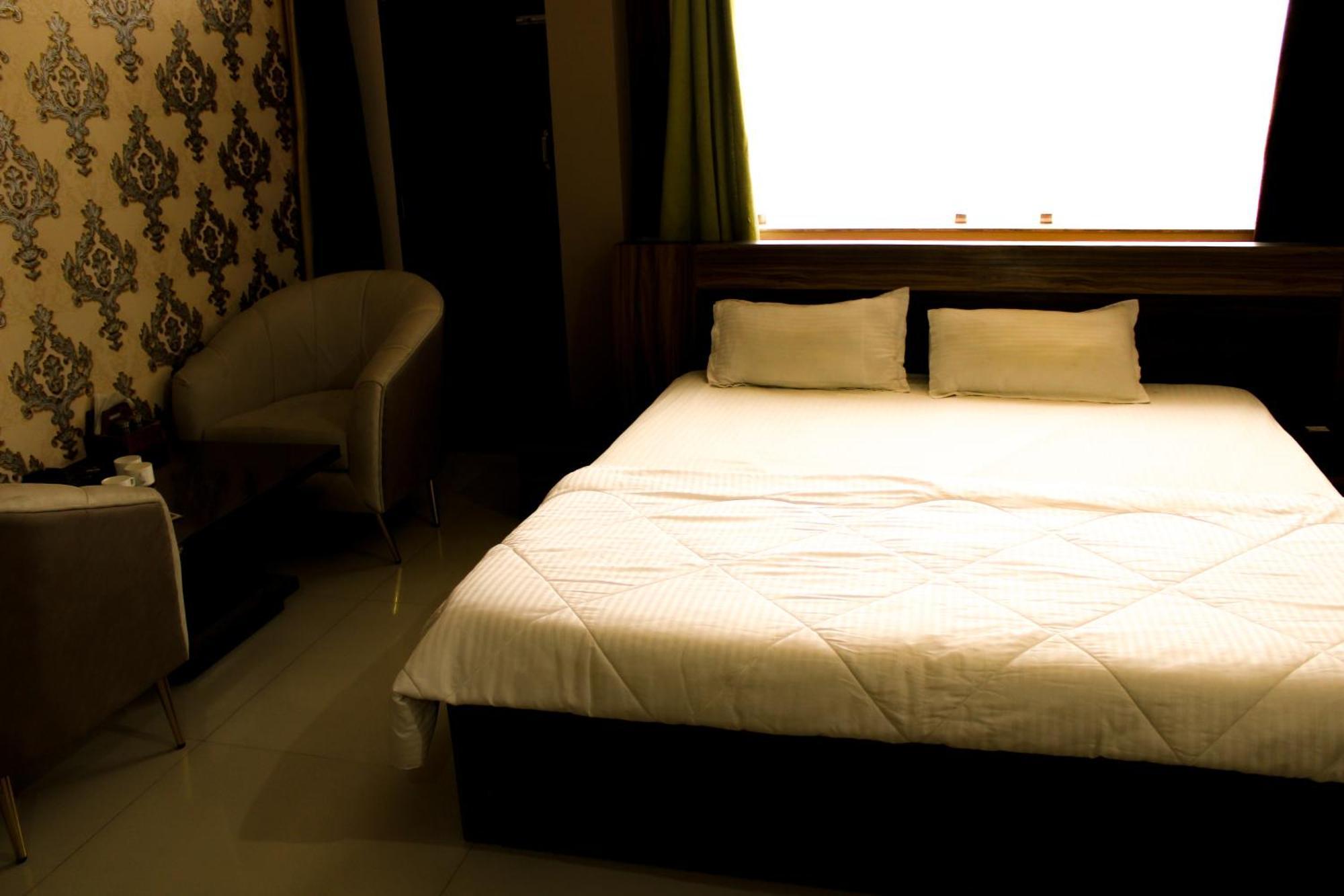 Sangam Hotel Chirawa Extérieur photo